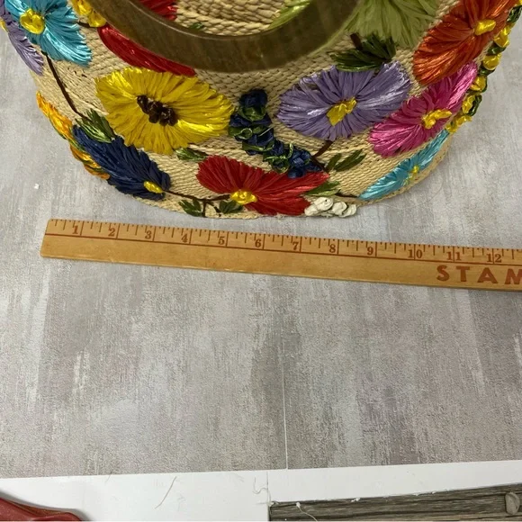 Vintage Embroidered Raffia Straw Tote 3D Floral Boho Market Bag Wooden Handles - Picture 12 of 12